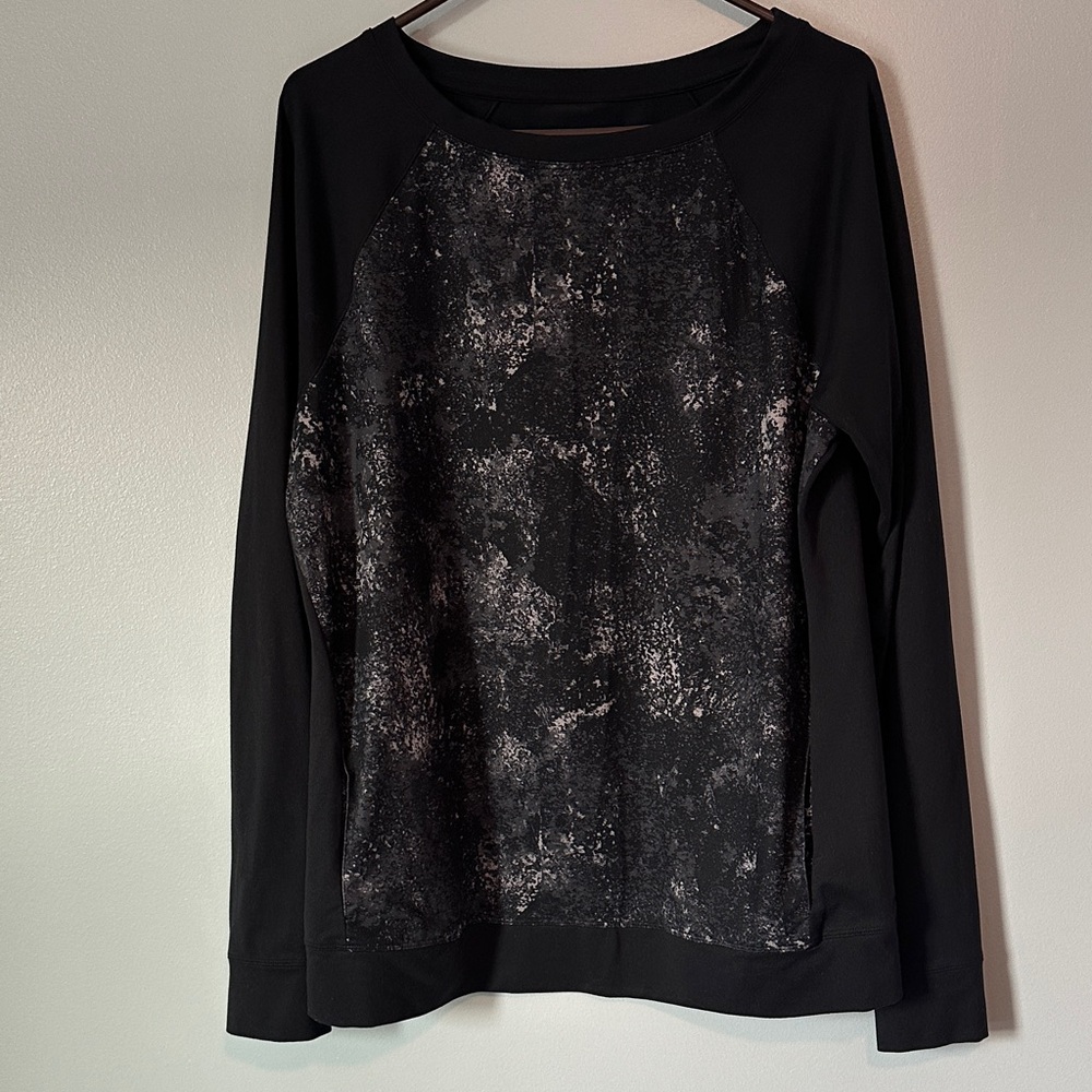 Under Armour Black Patterned Women's Top with pockets, XL